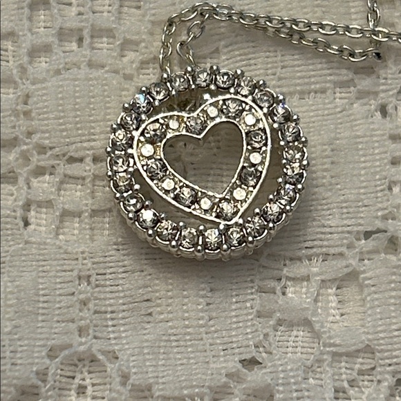 Jewelry - Vintage Heart Pendant Necklace
